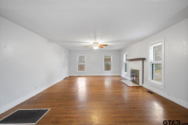 832 S Bois D arc, Tyler, TX 75701