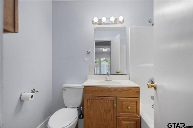 832 S Bois D arc, Tyler, TX 75701