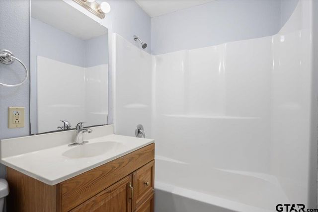 832 S Bois D arc, Tyler, TX 75701