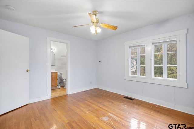 832 S Bois D arc, Tyler, TX 75701