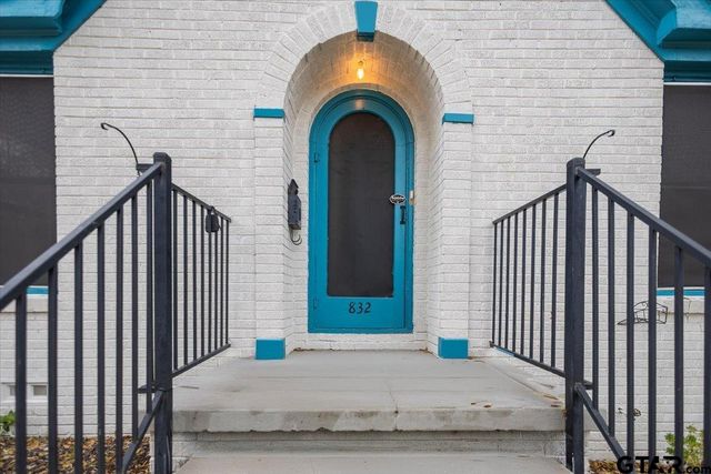 832 S Bois D arc, Tyler, TX 75701