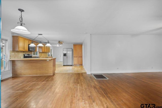 832 S Bois D arc, Tyler, TX 75701