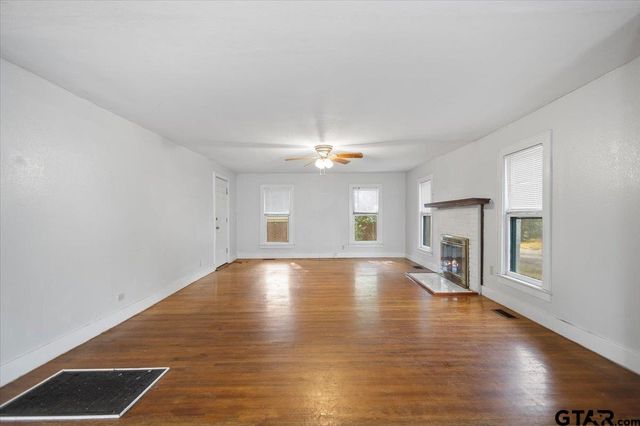 832 S Bois D arc, Tyler, TX 75701