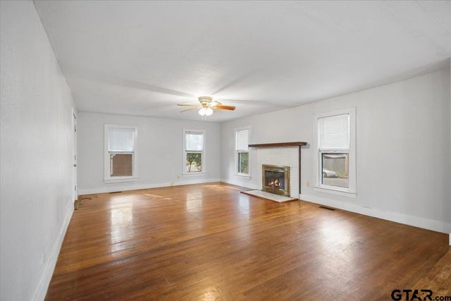 832 S Bois D arc, Tyler, TX 75701