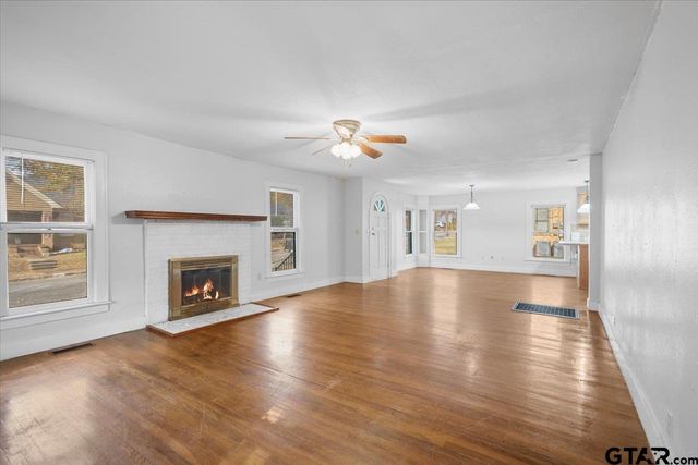 832 S Bois D arc, Tyler, TX 75701