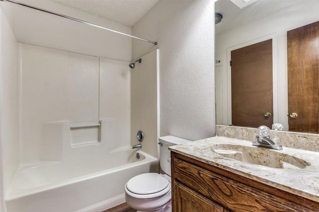 1140 Jameson Street B, Weatherford, TX 76086