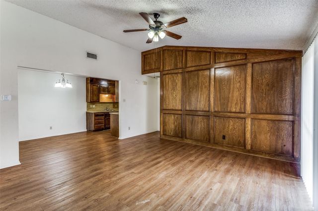 1140 Jameson Street B, Weatherford, TX 76086