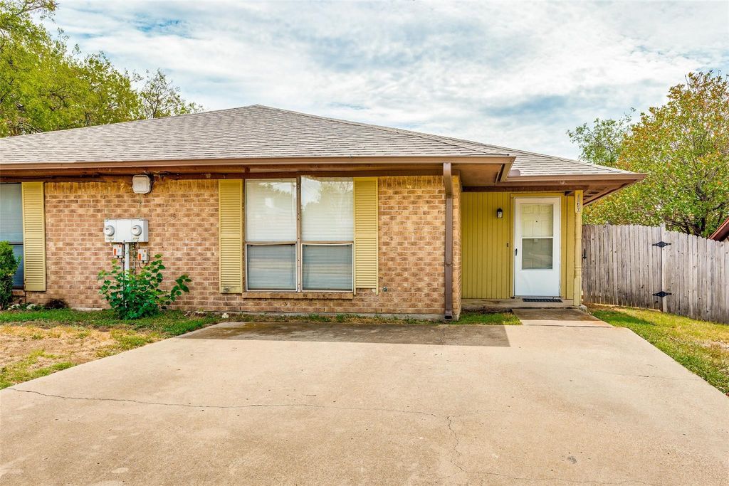 1140 Jameson Street B, Weatherford, TX 76086