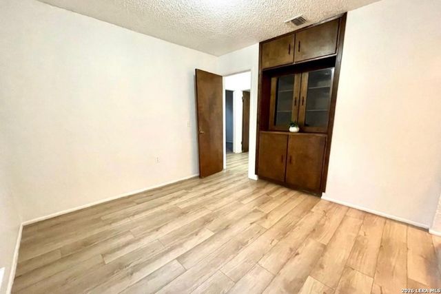 6414 NATHAN HALE ST, San Antonio, TX 78247