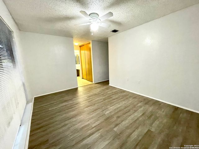 6414 NATHAN HALE ST, San Antonio, TX 78247
