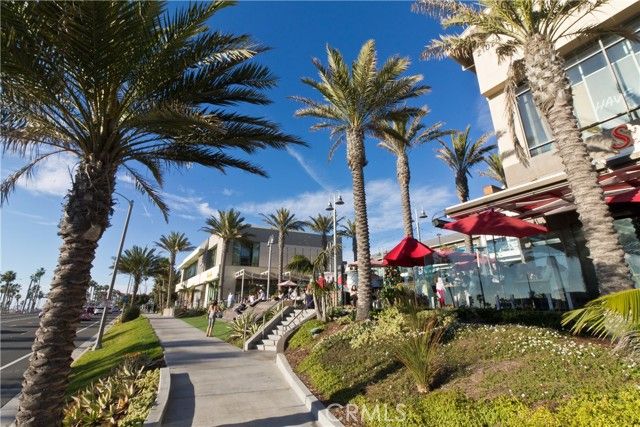 206 Chicago Avenue D, Huntington Beach, CA 92648