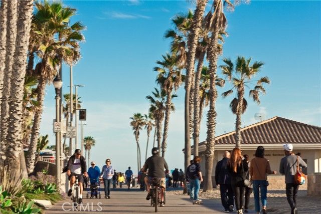 206 Chicago Avenue D, Huntington Beach, CA 92648