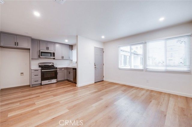 206 Chicago Avenue D, Huntington Beach, CA 92648