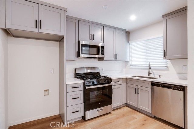 206 Chicago Avenue D, Huntington Beach, CA 92648