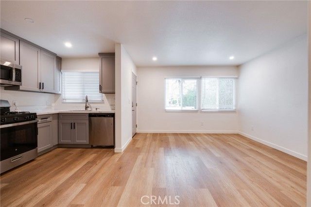 206 Chicago Avenue D, Huntington Beach, CA 92648