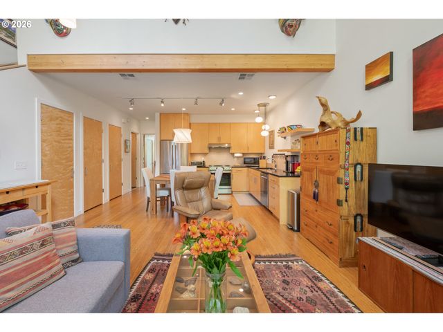 2847 FRIENDLY St, Eugene, OR 97405