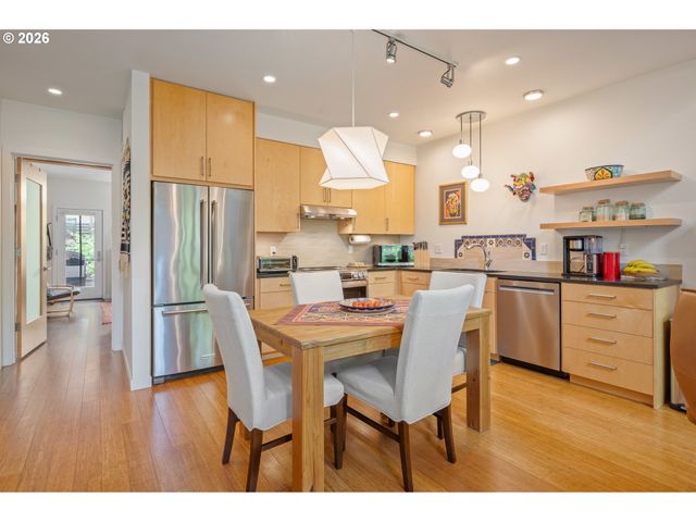 2847 FRIENDLY St, Eugene, OR 97405