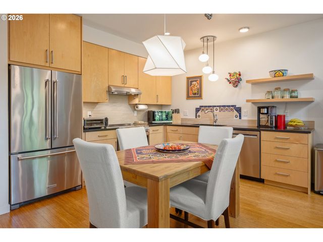 2847 FRIENDLY St, Eugene, OR 97405