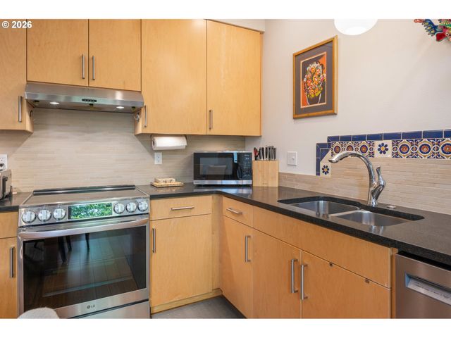 2847 FRIENDLY St, Eugene, OR 97405