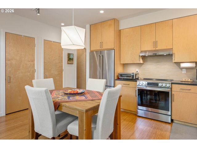 2847 FRIENDLY St, Eugene, OR 97405