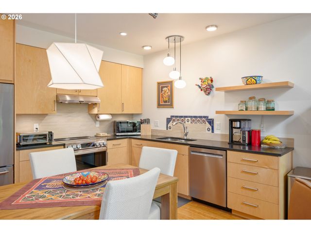 2847 FRIENDLY St, Eugene, OR 97405