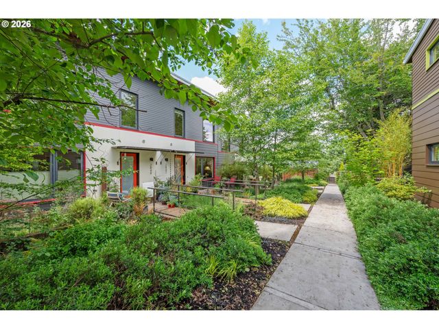 2847 FRIENDLY St, Eugene, OR 97405