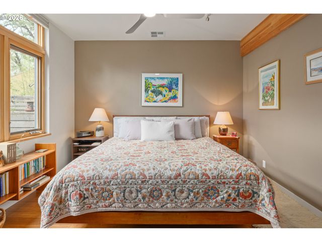 2847 FRIENDLY St, Eugene, OR 97405