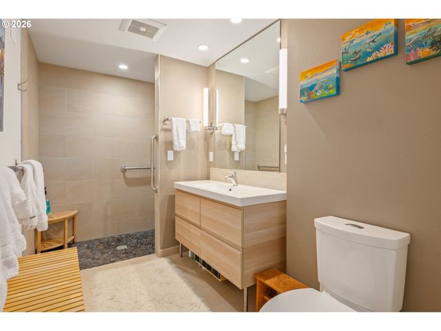2847 FRIENDLY St, Eugene, OR 97405