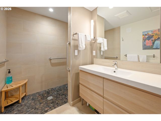 2847 FRIENDLY St, Eugene, OR 97405