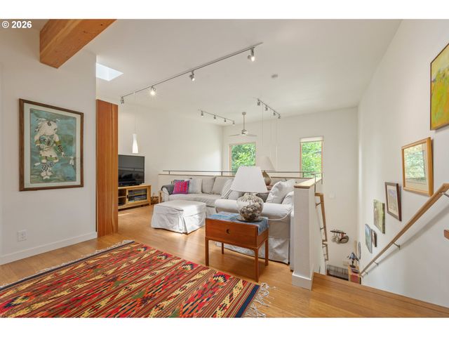 2847 FRIENDLY St, Eugene, OR 97405