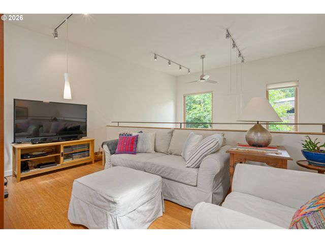 2847 FRIENDLY St, Eugene, OR 97405