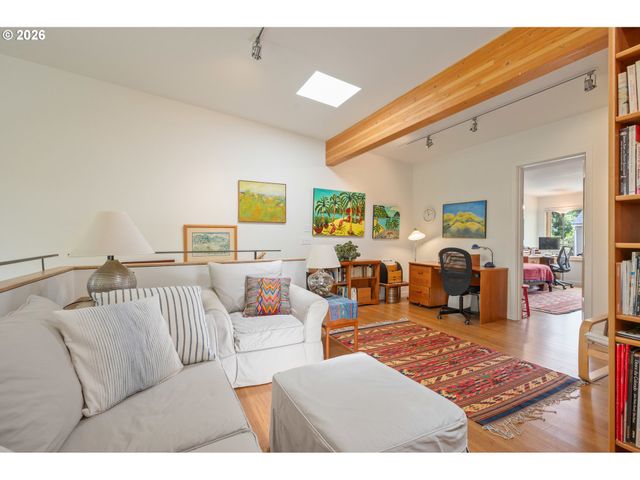 2847 FRIENDLY St, Eugene, OR 97405