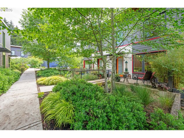 2847 FRIENDLY St, Eugene, OR 97405