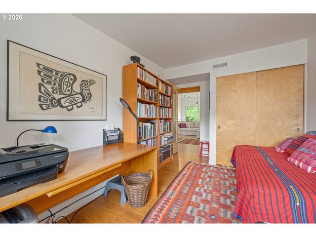 2847 FRIENDLY St, Eugene, OR 97405