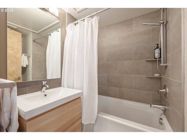 2847 FRIENDLY St, Eugene, OR 97405