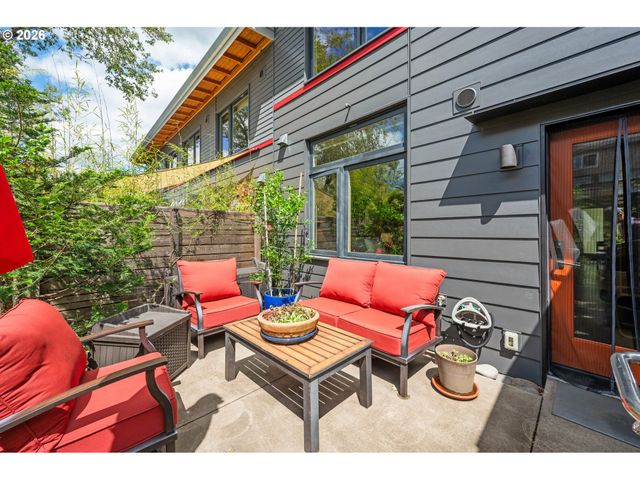 2847 FRIENDLY St, Eugene, OR 97405