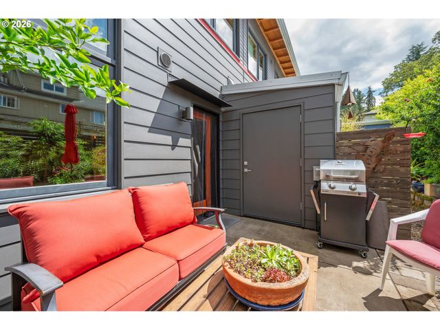 2847 FRIENDLY St, Eugene, OR 97405