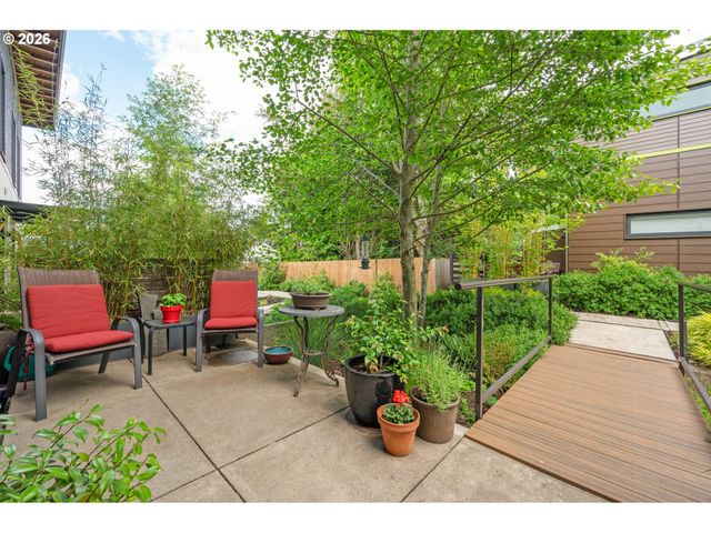 2847 FRIENDLY St, Eugene, OR 97405
