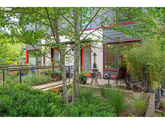 2847 FRIENDLY St, Eugene, OR 97405