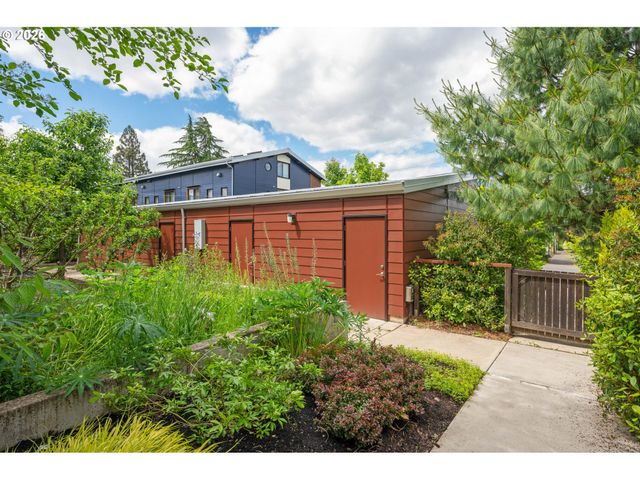 2847 FRIENDLY St, Eugene, OR 97405