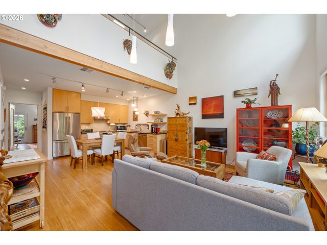 2847 FRIENDLY St, Eugene, OR 97405