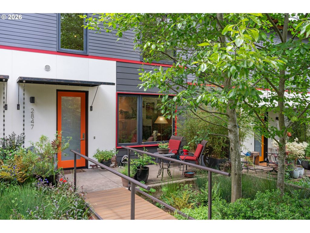 2847 FRIENDLY St, Eugene, OR 97405