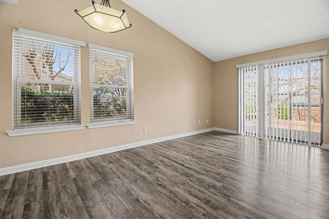 1024 S Riverside Drive, Grapevine, TX 76051