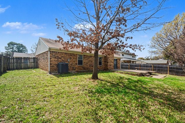 1024 S Riverside Drive, Grapevine, TX 76051