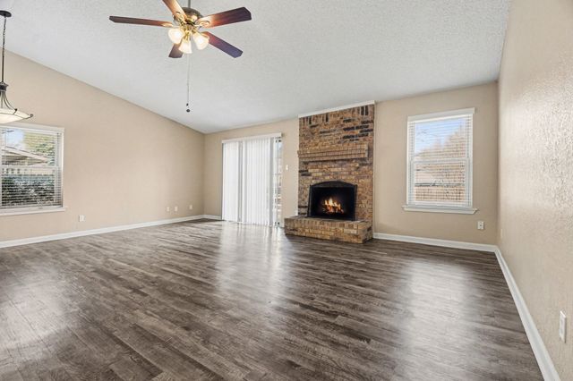 1024 S Riverside Drive, Grapevine, TX 76051