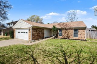 1024 S Riverside Drive, Grapevine, TX 76051
