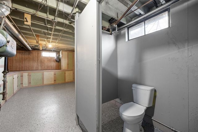 143 26th Street NW, Cedar Rapids, IA 52405