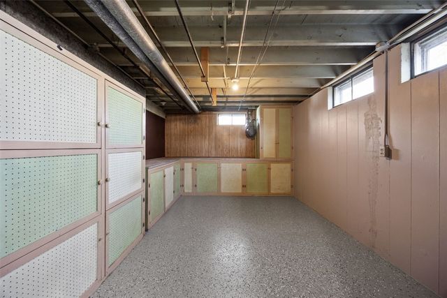 143 26th Street NW, Cedar Rapids, IA 52405