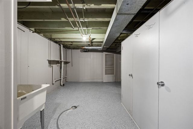 143 26th Street NW, Cedar Rapids, IA 52405