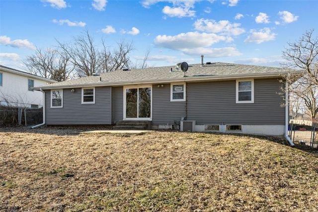 143 26th Street NW, Cedar Rapids, IA 52405